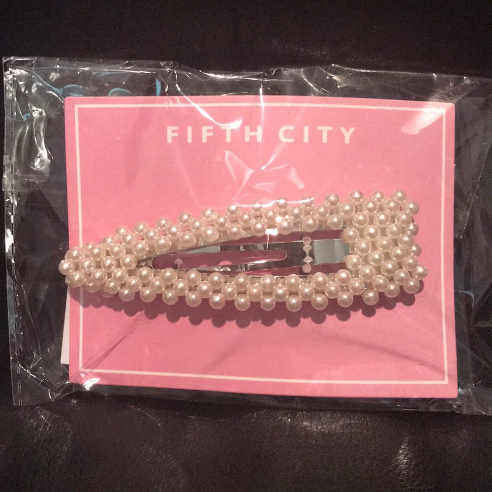 NWT- “Pearl Like” Barrette